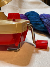 Load image into Gallery viewer, Yarn Winder