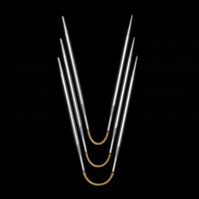 Load image into Gallery viewer, Addi CraSyTrio 3 Needles nested together in a "v" formation