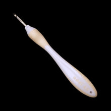 Load image into Gallery viewer, Addi Swing crochet hook 4.5mm vanilla