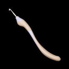 Load image into Gallery viewer, Addi Swing crochet hook 4.5mm vanilla side view