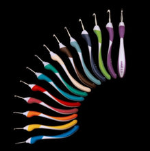Load image into Gallery viewer, Addi Swing crochet hooks 13 lined up sized 2.0mm to 8.00mm sunray style